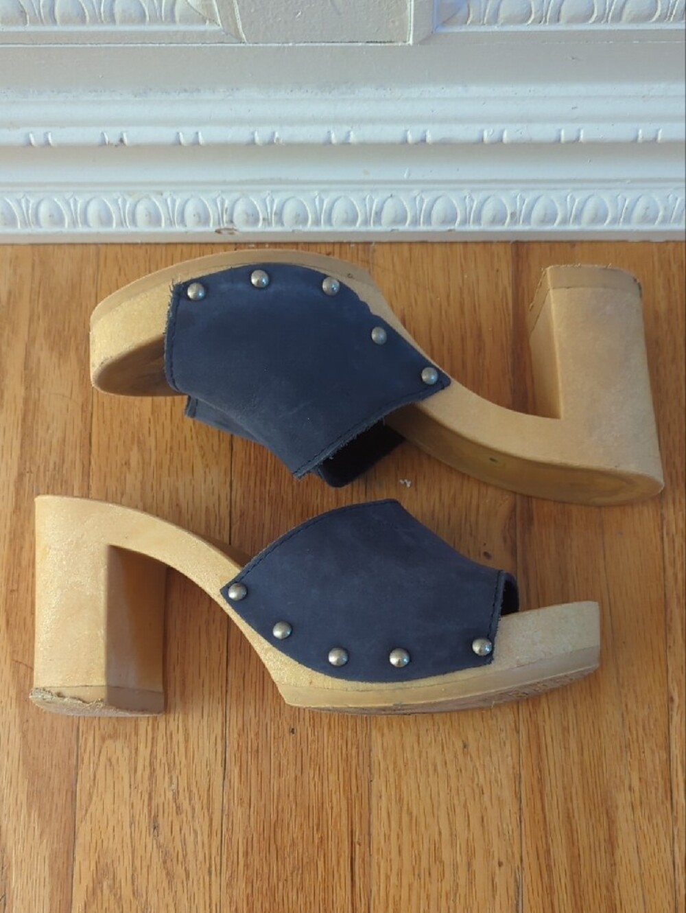 Candie's Navy Blue Suede Wooden Platform Clogs. Size 5